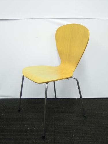 【2脚入荷！状態良好】木製スタッキングチェア　ミーティングチェア　ダイニングチェア　【中古チェア】【会議チェア】
                                    中古
            