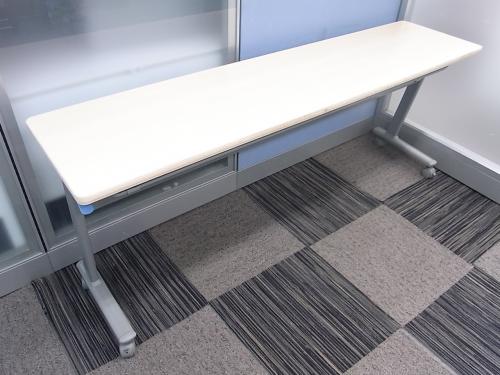 オカムラ製■サイドスタックテーブル■天板折りたたみ可能な収納に便利なテーブル■ナチュラル天板が美しい
                                    中古
            