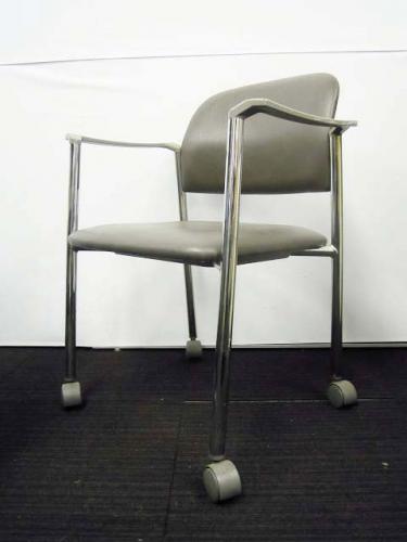 【5脚入荷！】岡村製作所製　肘付きスタッキングチェア　ミーティングチェア　ブラウン　【中古事務用イス】【会議チェア】
                        
                                    中古
            