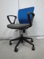 【おすすめチェア】トヨセット製 肘付回転事務椅子 ■ブルー/ブラック【OAチェア】