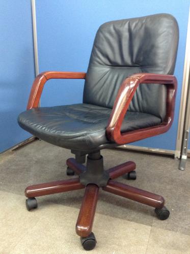 【イタリア製　ZEFLA　Art0645　ミーティングチェア】　上下昇降不良ですが座り心地は良好です。【会議チェア】
                                    中古
            