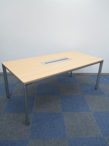 【1台のみ入荷】【ミーティングテーブル】　オカムラ製　ラティオシリーズ　【4つ脚タイプ＆配線カバー付き】
                                    中古
            