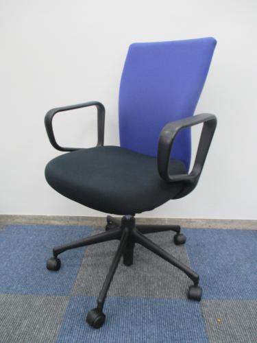 【高級チェア】【肘付きOAチェア】　Vitra製　Tチェア【ハイバック＆固定肘】
                                    中古
            