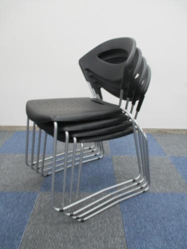 【デザインチェア】【スタッキングチェア】　ノーブランド製　　【4脚セット】【会議チェア】
                                    中古
            