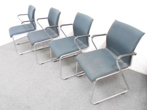 【セット商品】■肘付スタッキングチェア4脚セット　■ダークグレー　■コクヨ　■CK-M243【会議チェア】
                                    中古
            