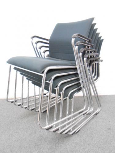 【セット商品】■肘付スタッキングチェア6脚セット　■ダークグレー　■コクヨ　■CK-M243【会議チェア】
                                    中古
            