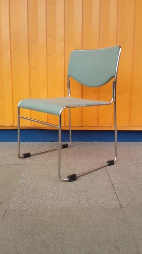 【オカムラ製】スタッキングチェア　【会議チェア】
                                    中古
            