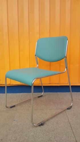 【コクヨ製】スタッキングチェア　ビニールレザー　グリーン【会議チェア】
                                    中古
            