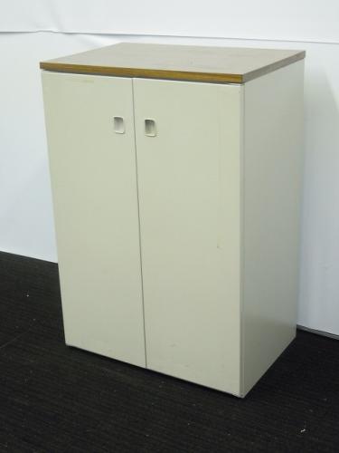  【1台入荷！中古希少在庫！】コクヨ製　両開きタイプ　キッチンキャビネット　書庫　天板付き　【中古オフィス什器】
                                    中古
            