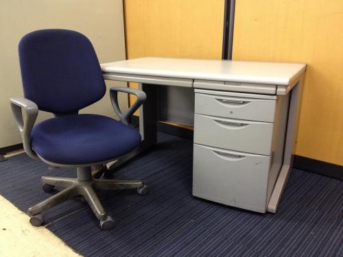 【事務机】平机<br>【イトーキ製】【色：グレー】【セット商品】【デスク、ワゴン、チェアをワンストップで】【れ】
                                    中古
            