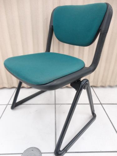 イトーキ製　スタッキングチェア　バーテブラ　肘なし　KKV-351AE-T2E1【会議チェア】
                                    中古
            