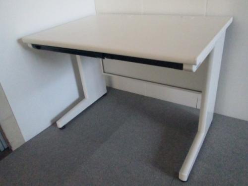イトーキ（ＩＴＯＫＩ）平机　Ｗ1000　ホワイト　ＣＺ　事務机
                        
                                    中古
            