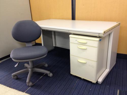 【事務机・椅子・キャビネット】平机・ワゴン・チェアセット<br>【セット価格で通常よりお得】【ワンストップで簡単に揃えましょう】【セット商品】
                                    中古
            