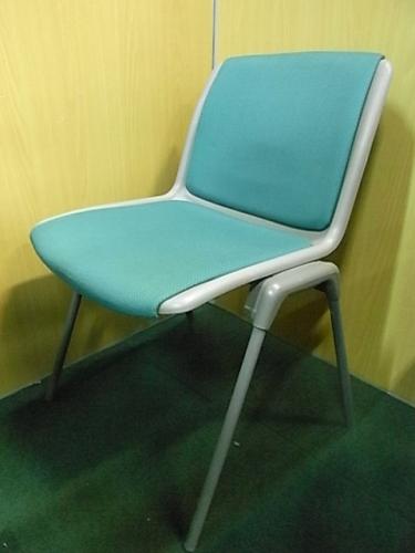 【状態良好☆】■スタッキングチェア4脚セット　布張り【会議チェア】
                                    中古
            