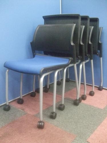 【中古・4脚セット】ウチダ製のネスティングチェアのお買い得なセット商品【ＦＭ−310シリーズ】【会議チェア】
                                    中古
            