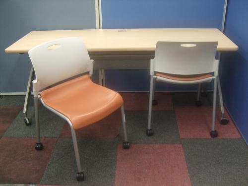 【ミーティングセット】　■内田洋行製　■サイドスタックテーブル×ミーティングチェア
                                    中古
            