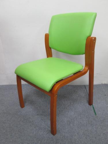 【残り1脚】【メーカー製木製+ビニールレザー仕様　スタッキングチェア】【会議チェア】
                                    中古
            