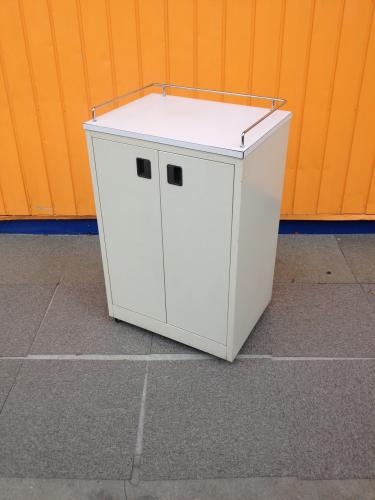 【海外製】キッチンキャビネット
                                    中古
            