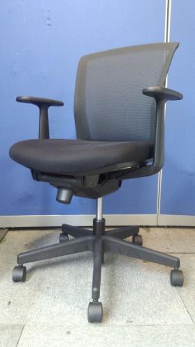 【座面に一部穴ありの為、特価品】コクヨ製　バリシアチェア　T型固定肘　型番CR-GL1051F6G9B6-WN　【メッシュチェア】【OAチェア】
                                    中古
            