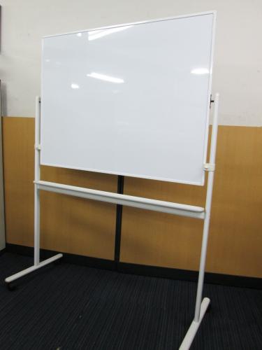 【白板】ホワイトボード脚付き（裏面は月間予定表）<br>【キャスター付き】【状態良好】【本当に状態良好！】
                                    中古
            