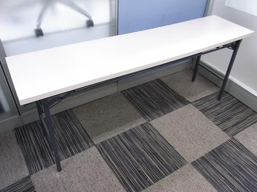【おつとめ品】コクヨ製■折りたたみテーブル■一部部材が曲がってしまっている為お安くご案内※使用上問題御座いません
                                    中古
            