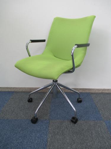 【おつとめ品】【使用感有りの為お安く】　オカムラ製　8145シリーズ　ミーティングチェア【デザイン性のあるフレームが◎】【中古　会議用チェア　千葉店（茨城県方面も配送可能です）】
                                    中古
            