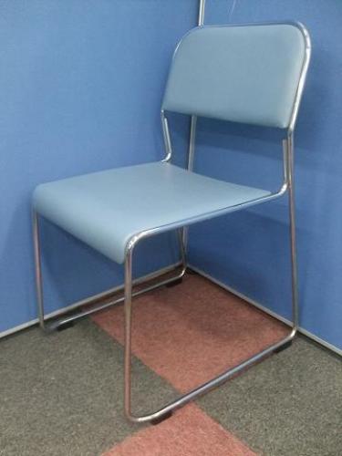 ■スタッキングチェア4脚セット【ビニールレザー貼り】【会議チェア】
                                    中古
            