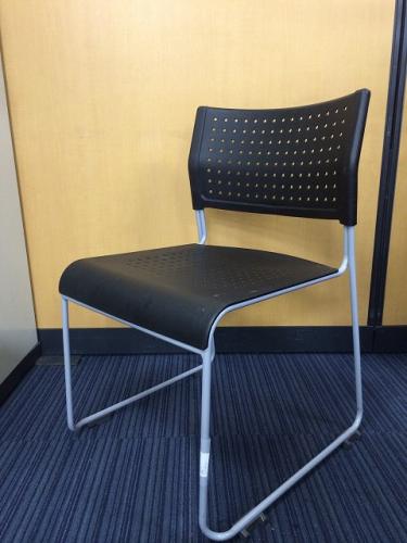 【会議用椅子】スタッキングチェア<br>【ミーティング用】【重ねて収納可能！】【色：ブラック】【定番の商品です】【会議チェア】
                                    中古
            