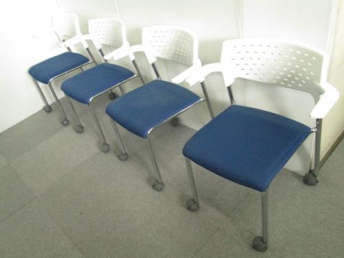 【4脚セット】スタッキングチェア　キャスター付　ブルー　会議椅子【セット商品】【会議チェア】
                                    中古
            
