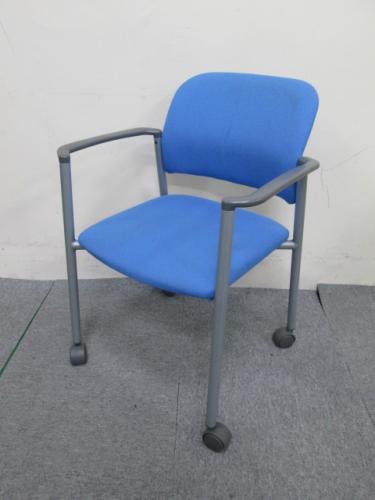 ■大量入荷【コクヨ製肘付スタッキングチェア｜キャスター付】【会議チェア】
                                    中古
            