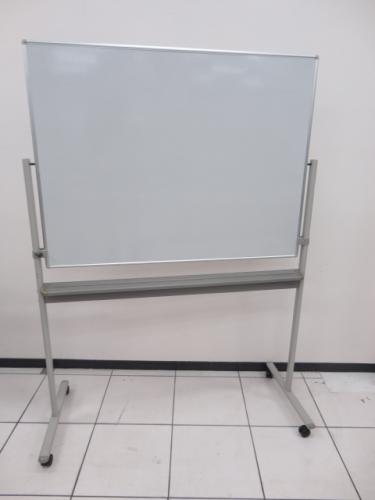 オカムラ製　ホワイトボード　両面無地　W1200タイプ
                                    中古
            