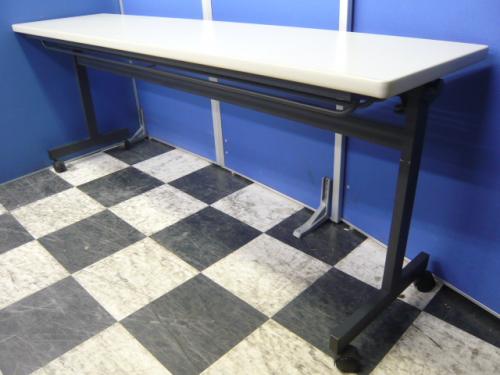 ■プラス製　スタックテーブル■状態良好■Ｔ字脚タイプです。【オフィス家具　テーブル　埼玉】
                                    中古
            