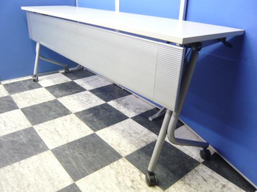 ■オカムラ製　スタックテーブル■ホワイトカラー■幕板付き■
                                    中古
            