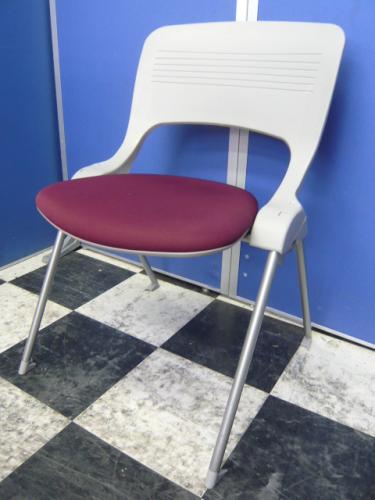 ■内田洋行製　スタッキングチェア■ＭＸ−４０シリーズ■落ち着きのあるエンジ色■【会議チェア】
                                    中古
            