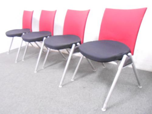 ■スタッキングチェア4脚セット　■レッド/ブラック　■ウチダ（UCHIDA）　■【セット商品】【会議チェア】
                                    中古
            