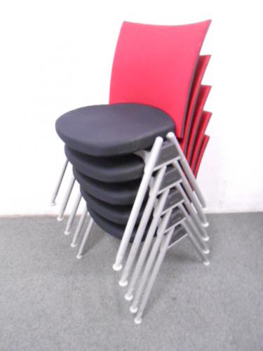 ■スタッキングチェア5脚セット　■レッド/ブラック　■ウチダ（UCHIDA）　■【セット商品】【会議チェア】
                                    中古
            