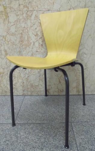 　スタッキングチェア　イトーキ(ITOKI)　KKR-390-T244<br>ぬくもり溢れる木製【会議チェア】
                                    中古
            