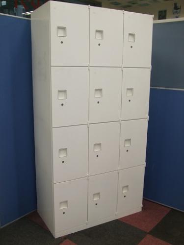 【12人用ロッカー】オカムラ製レクトライン｜大人気12人用ロッカー入荷しました！☆鍵付き！☆
                                    中古
            