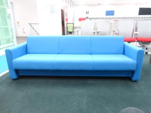 オカムラ製　3人用ソファー　ソファーベットに変更可能
                                    中古
            