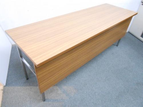 ■折りたたみテーブル【幕板付】　■チーク（木目柄）　■W1800×D600×H700
                                    中古
            