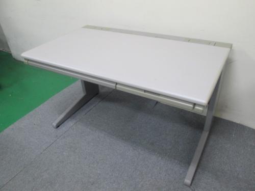 【イトーキ製　ＣＲＹシリーズ平机】人気ＮＯ1の幅1200デスク
                                    中古
            