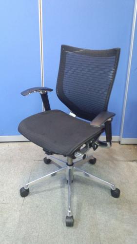 【1脚のみ】大人気のエルゴノミックチェア　オカムラ製　Baron　バロンチェア　ブラック色　アジャストアーム　座面メッシュ　【高級チェア】【OAチェア】
                                    中古
            