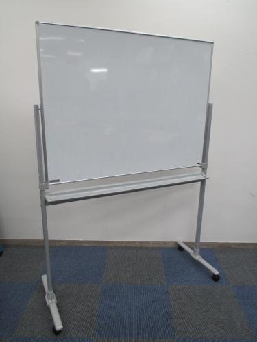 【自立式ホワイトボード】　nichigaku製　両面タイプボード　
                                    中古
            