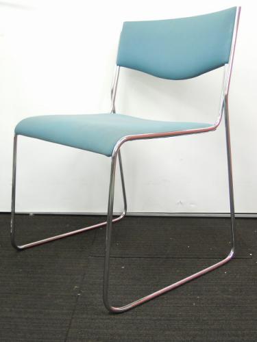 【4脚入荷！状態良好！】コクヨ製　スタッキングチェア　グリーン　ループ脚タイプ　【中古オフィス家具　ミーティングチェア】【会議チェア】
                                    中古
            