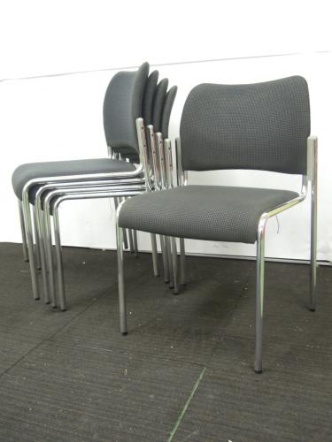 【セット商品】クロガネ製　スタッキングチェア　ブラック　4本脚タイプ　4脚セット【中古オフィス家具　ミーティングチェア】【会議チェア】
                                    中古
            