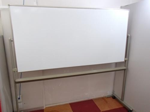 中古｜ホワイトボード｜両面｜無地｜脚付き｜凹み有り
                                    中古
            