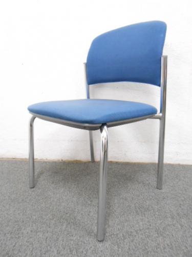 ■スタッキングチェア　■ブルー　■メッキ脚　■ウチダ　■MF-152【会議チェア】
                                    中古
            