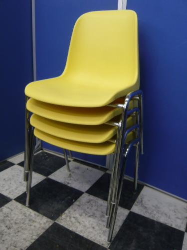 【セット商品】【大量入荷】スタッキングチェア　樹脂製　明るいイエロー色※軽くて持ち運びOK【会議チェア】
                                    中古
            