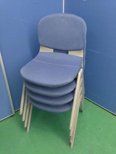 【ミーティングチェア】【会議室用　椅子】内田洋行製■ミーティングチェア■お色は人気のブルー■【三田　オフィス家具】【三田　事務用品】【会議チェア】
                                    中古
            