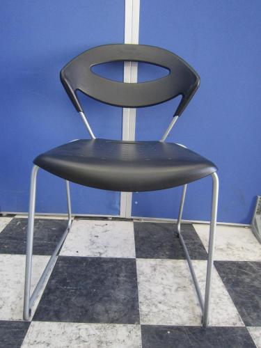 【状態良好】【スタッキングタイプ】■イタリア製■洗練かつ快適　【ミーティングチェア】入荷致しました　　　(川口　オフィス家具)【会議チェア】
                                    中古
            